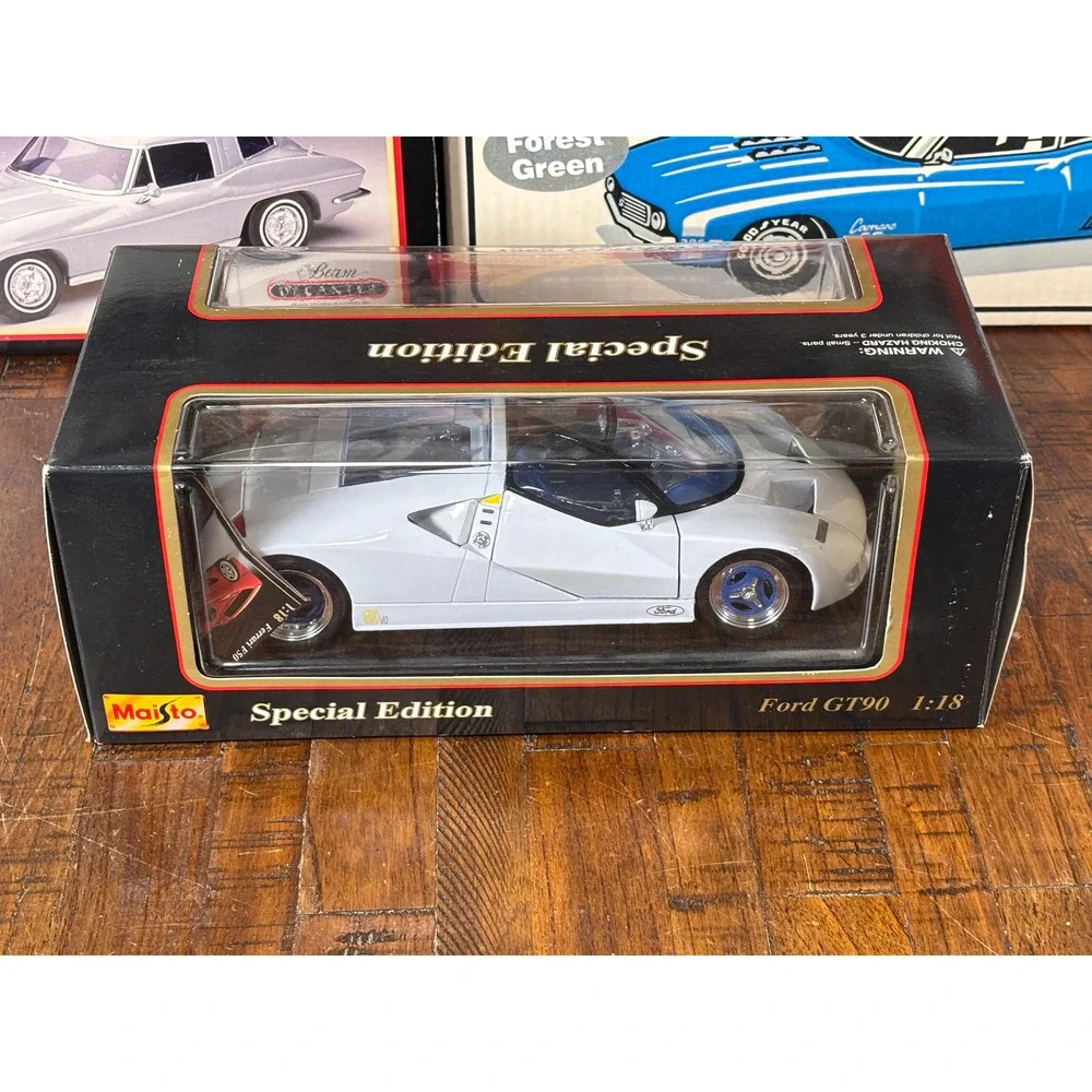 Ford GT90 White with Black Rims 1/18 scale Die Cast Maisto Special Edition